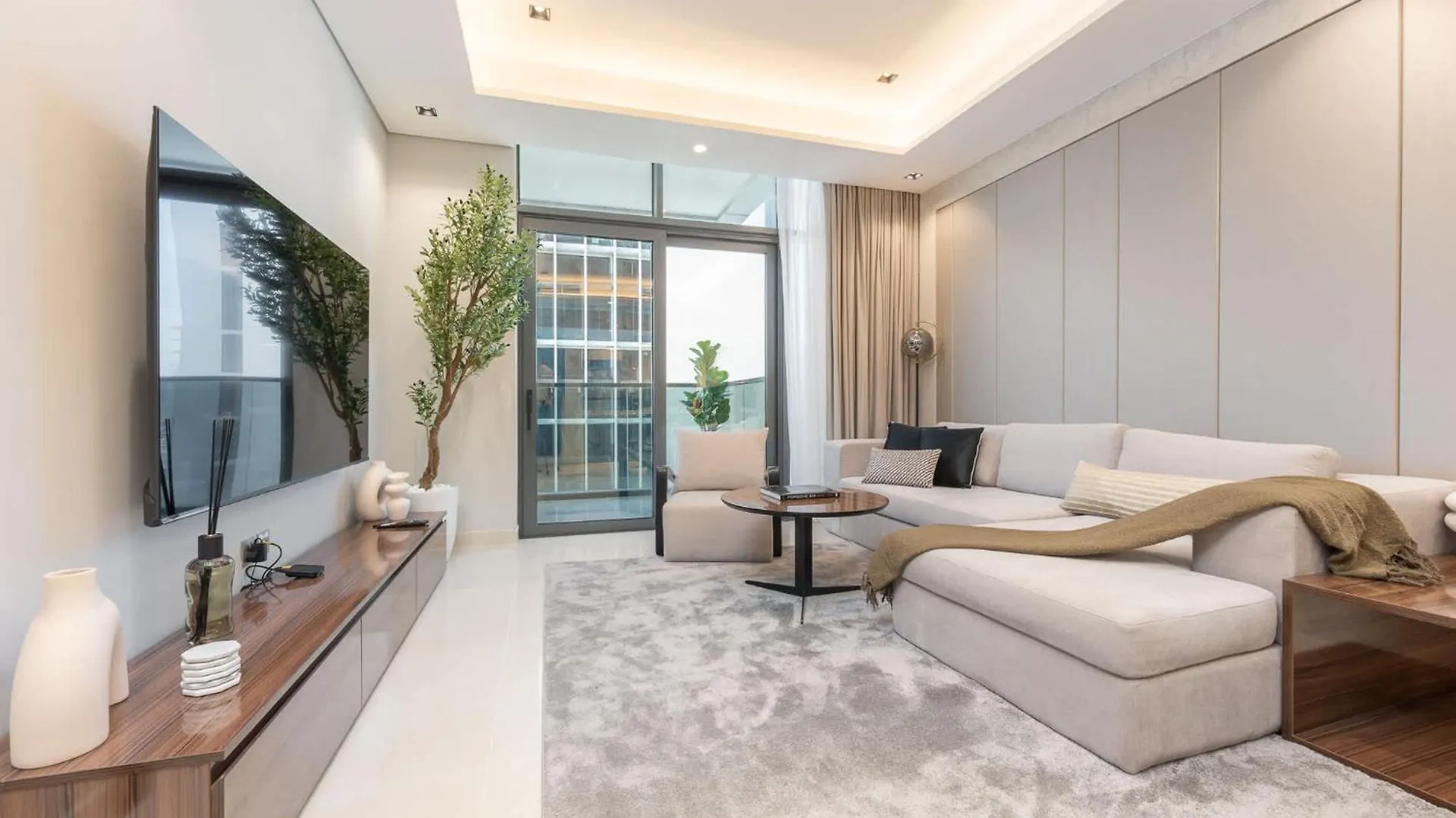 Eye-Catching 1 Bedroom Apartment In Nobles Tower location