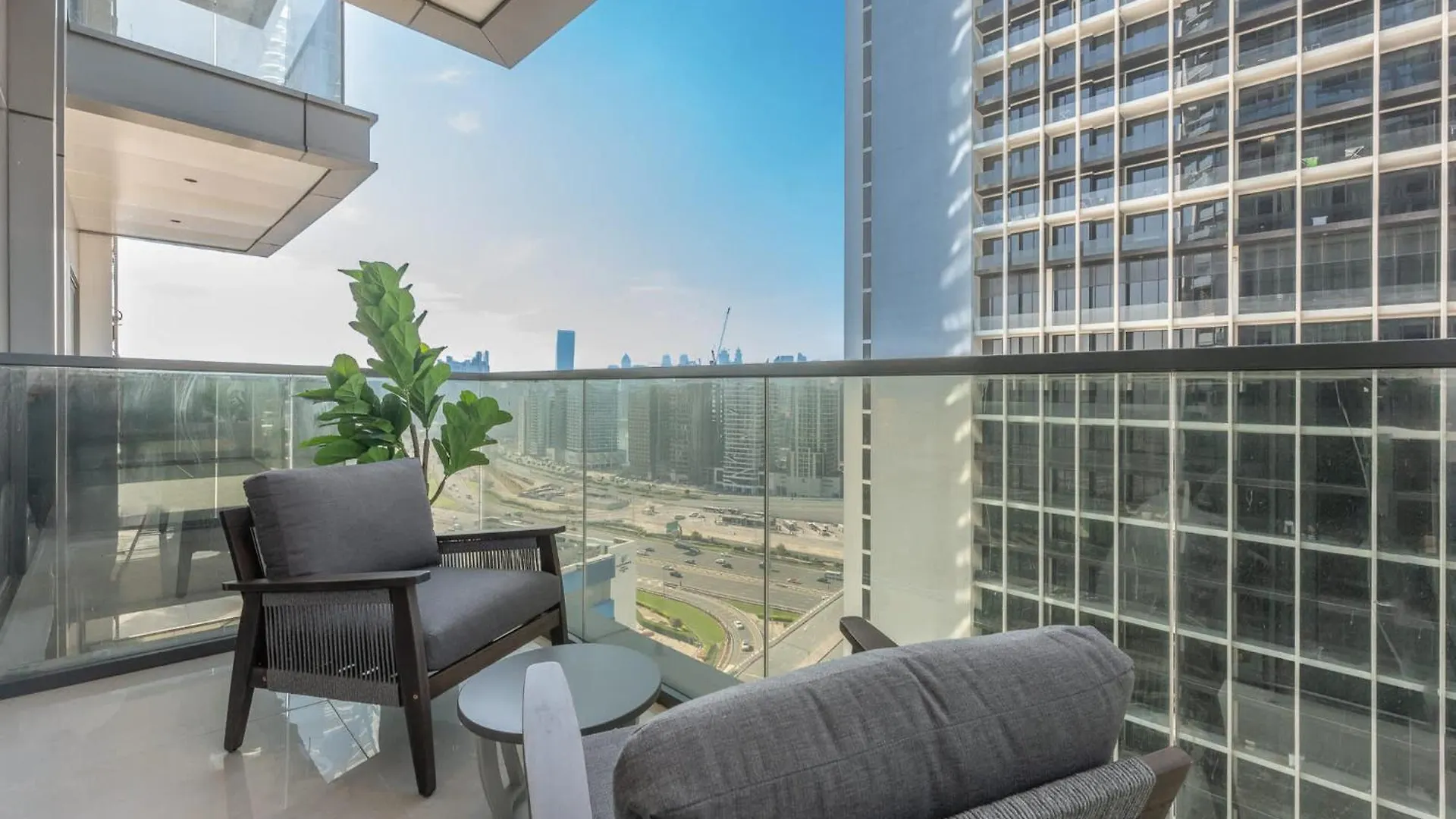 Eye-Catching 1 Bedroom Apartment In Nobles Tower Dubaï 0*,